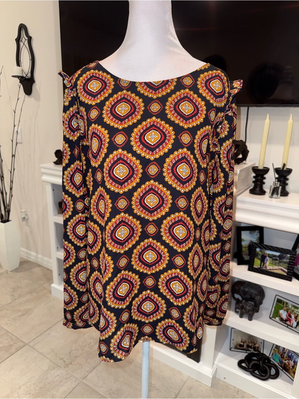 3 x 20$ LOFT Black Cold-Shoulder Tunic with Red and Gold Geometric Size M